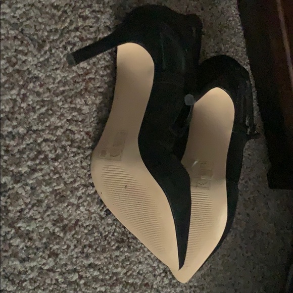 Size 6 black Spring high heels, worn once - Picture 2 of 2